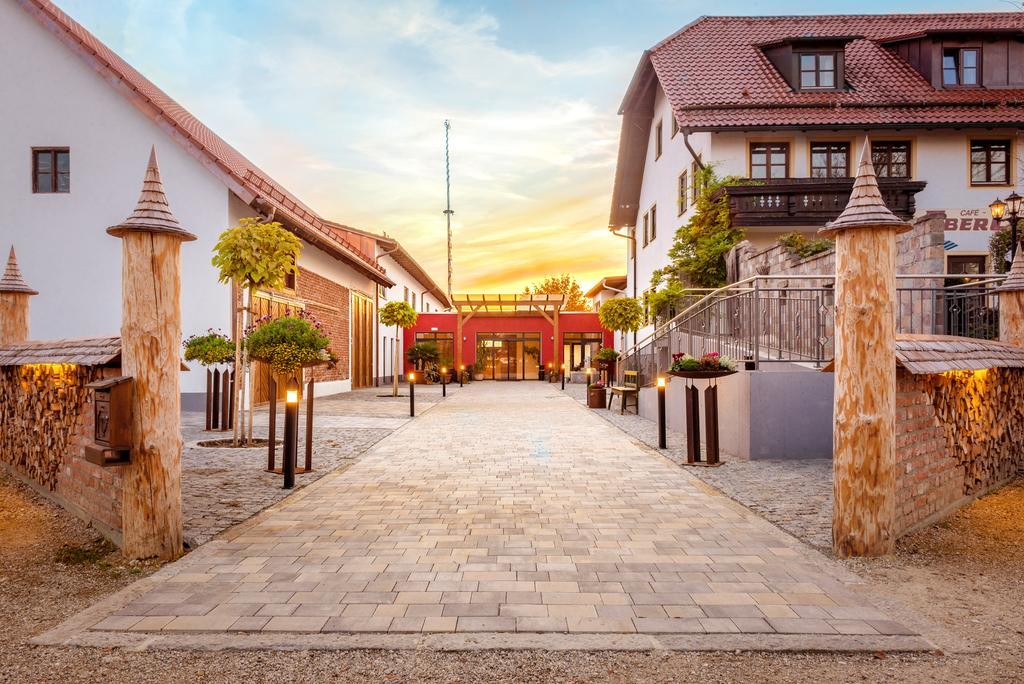 Hotel - Restaurant Eberlwirt Bruckberg Exterior foto